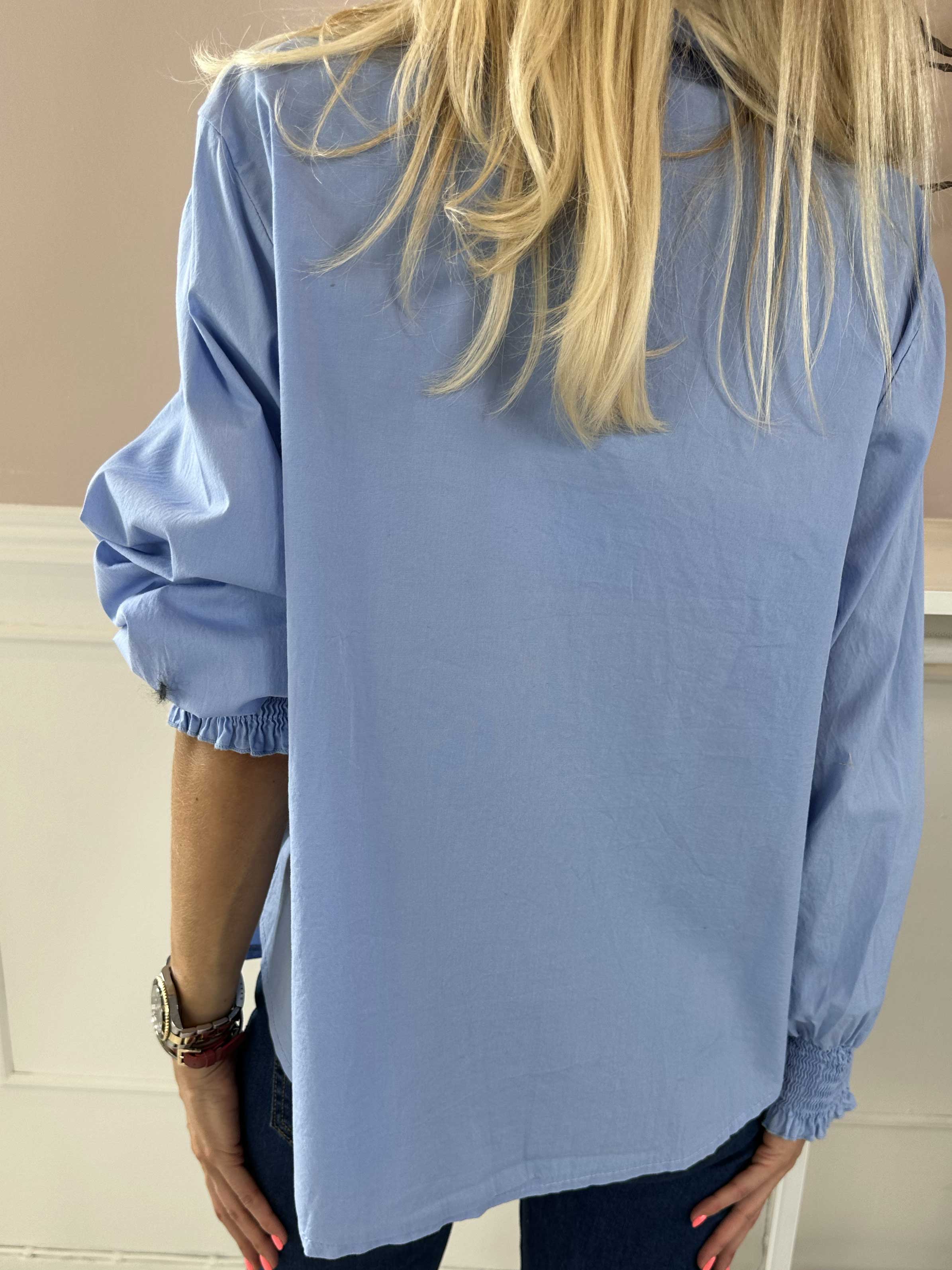 Hera - Skjorta med volanger vid bröstet